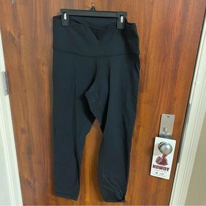 Women's Lululemon black leggins.
